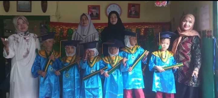 35 Wisuda angkatan 2021